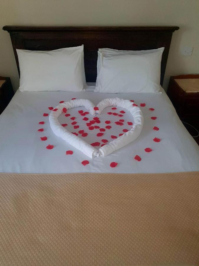Rose Tor Hotel Ландъндо Екстериор снимка